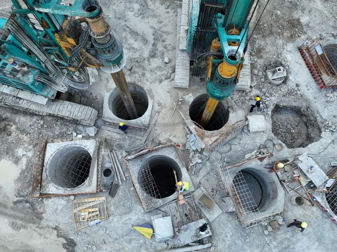 展現施工“奇效”！山河智能旋挖鉆機強勢助力爐慈高速公路建設