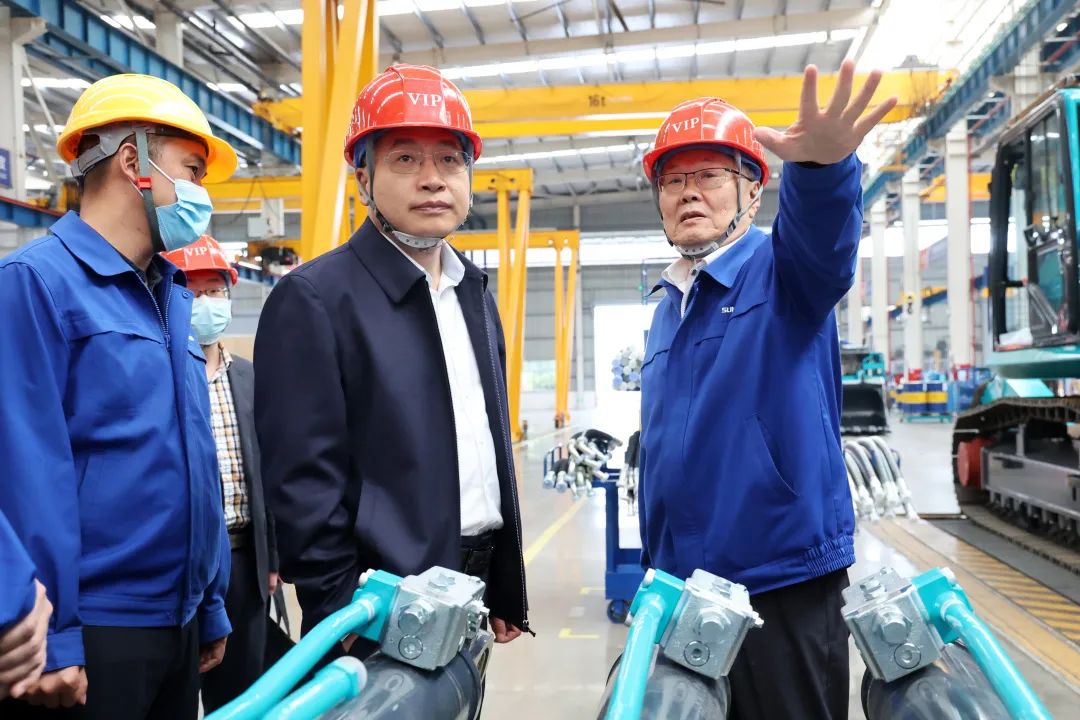 中鐵二十局黨委書記、董事長雷位冰帶隊拜訪山河智能