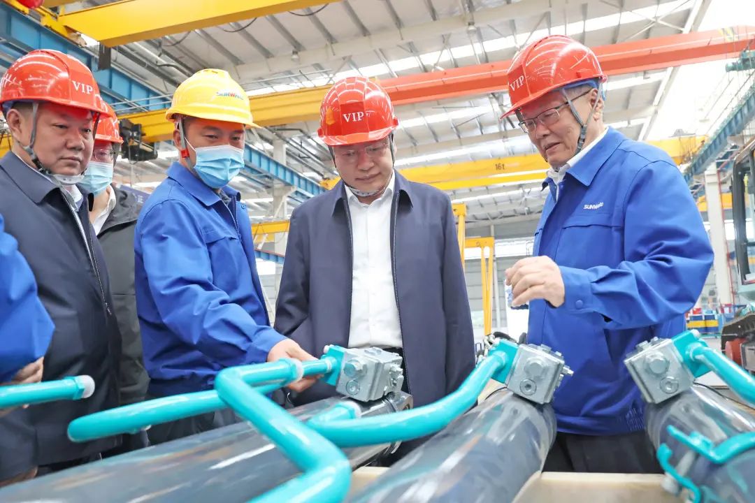 中鐵二十局黨委書記、董事長雷位冰帶隊拜訪山河智能