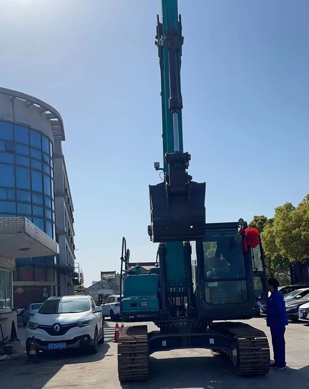 防疫、交機兩手抓！山河智能挖掘機順利交付獲好評