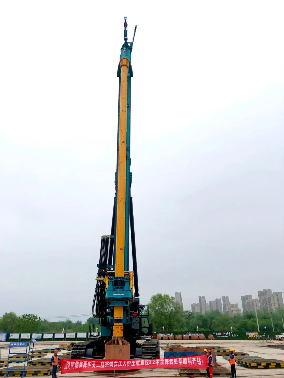 再啃“硬骨頭”！山河智能“超級樁備”助建燕磯長江大橋