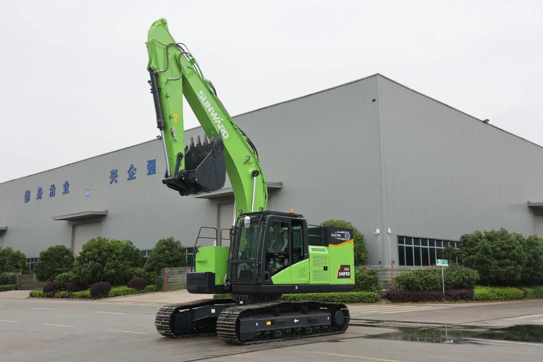 征戰川藏鐵路！山河智能新一代電動挖掘機成功交付