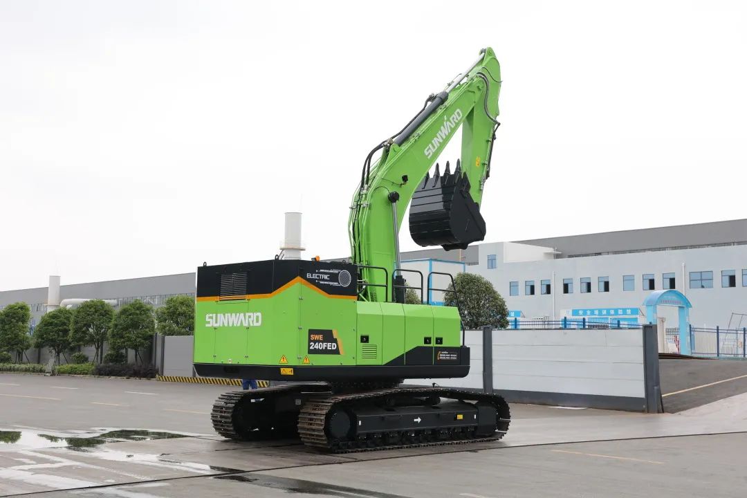 征戰川藏鐵路！山河智能新一代電動挖掘機成功交付