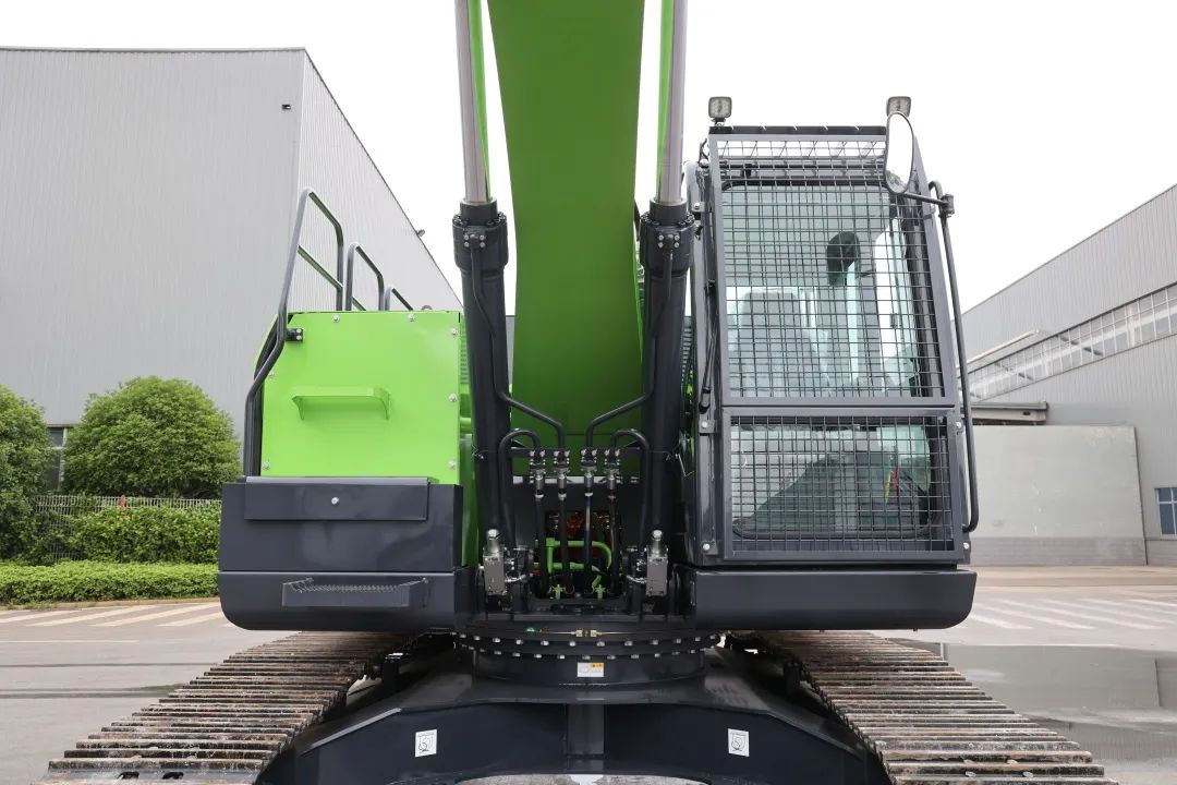 征戰川藏鐵路！山河智能新一代電動挖掘機成功交付