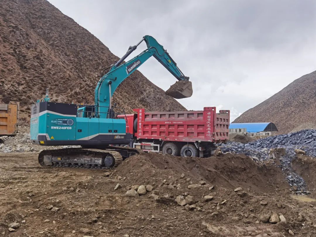 征戰川藏鐵路！山河智能新一代電動挖掘機成功交付