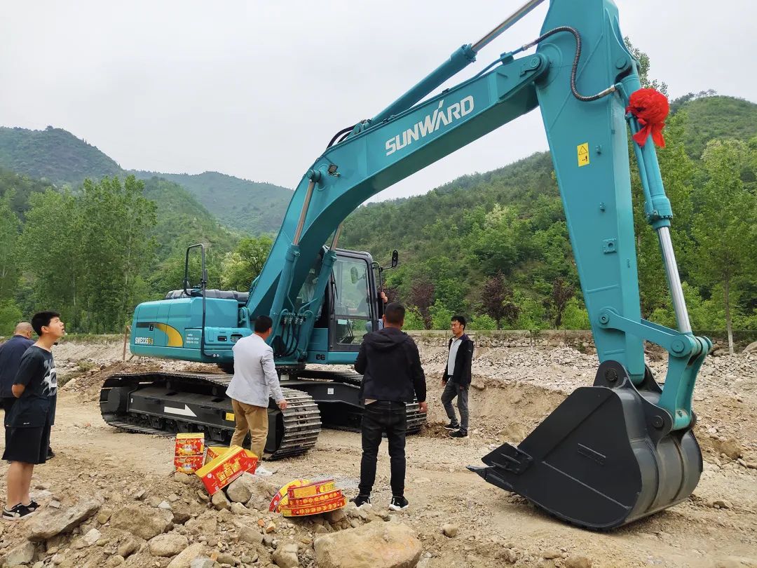 三員山河挖機“悍將”收服“鐵粉”一枚，憑什么？