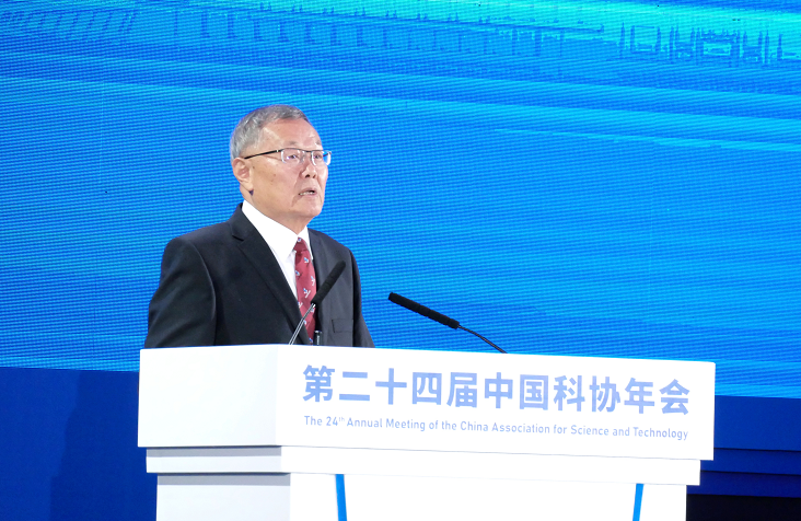 何清華在第二十四屆中國科協年會作主旨報告：制造業高地源自體系