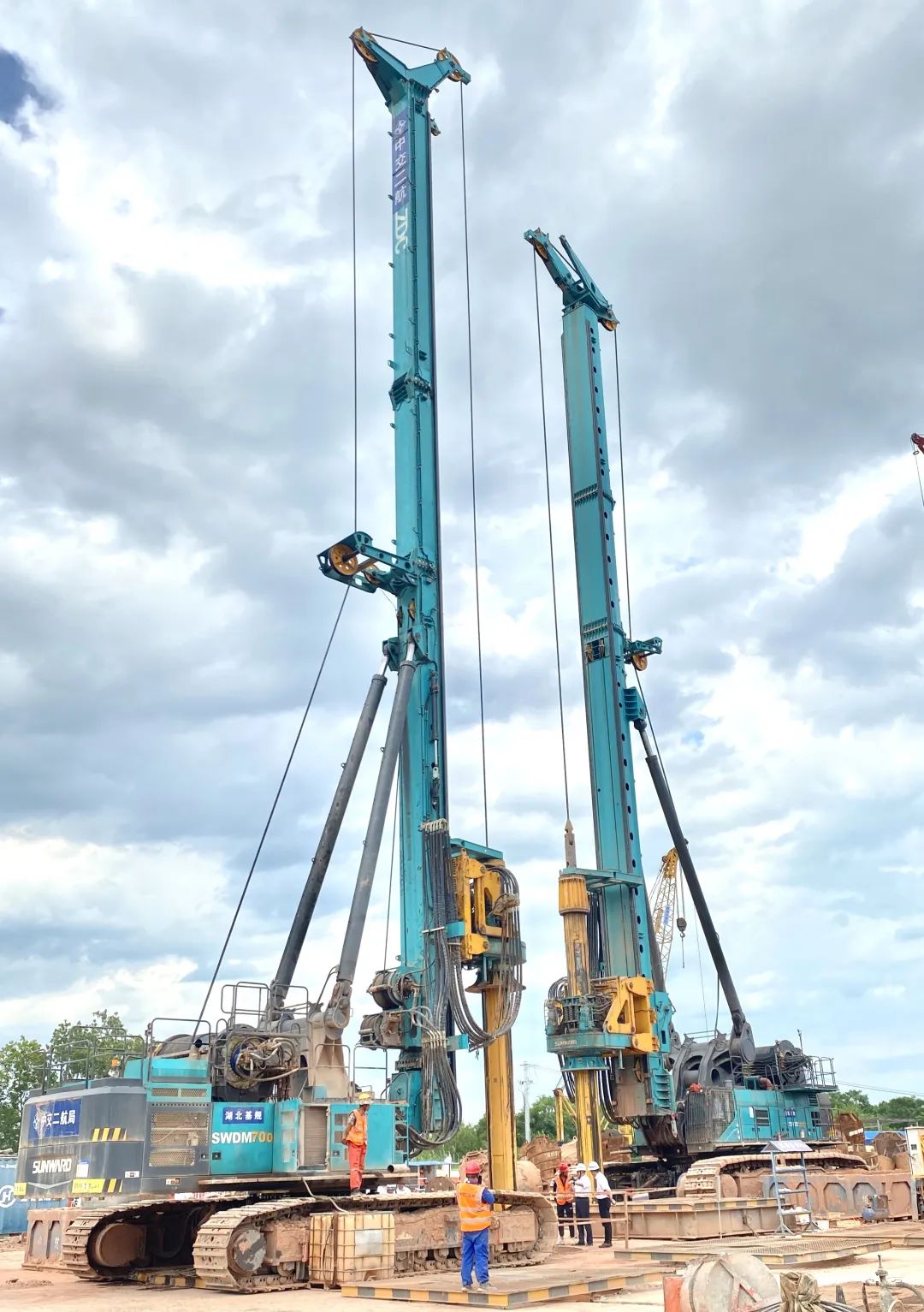 何清華帶隊赴燕磯長江大橋建設項目調研