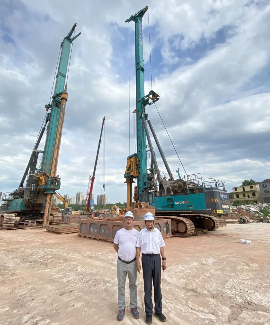 何清華帶隊赴燕磯長江大橋建設項目調研