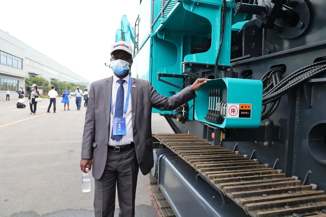 非洲駐華使節走訪山河智能