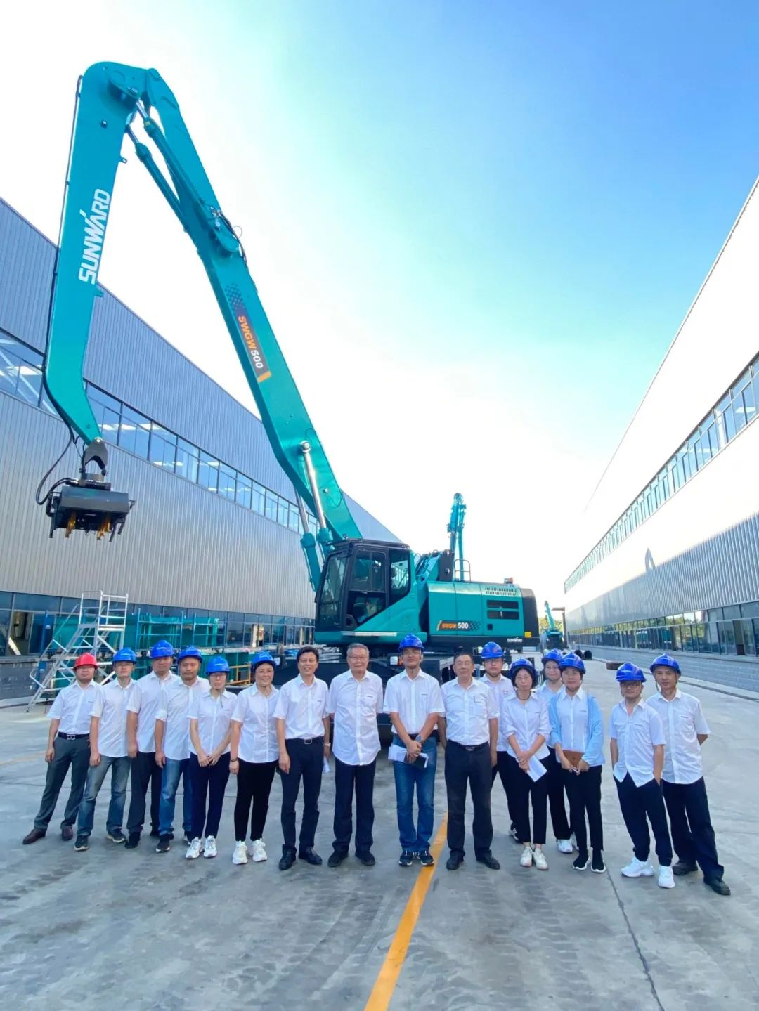 作業幅度達18米，山河智能首臺輪式抓料機成功下線