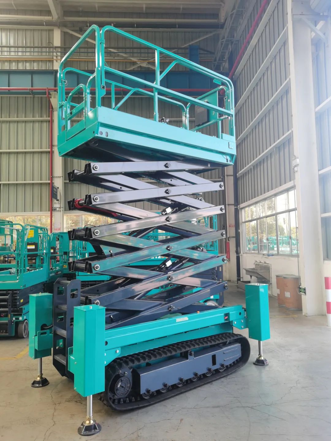 加速電動化產品布局，山河智能第一款履帶剪叉式高空作業平臺來了！