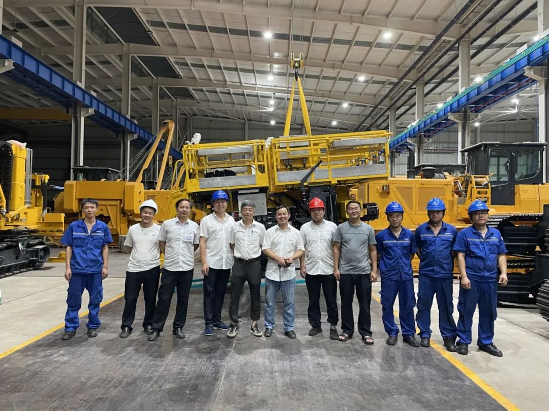 為鐵路運輸保駕護航！山河智能自主研制首套三平臺作業裝置成功交付