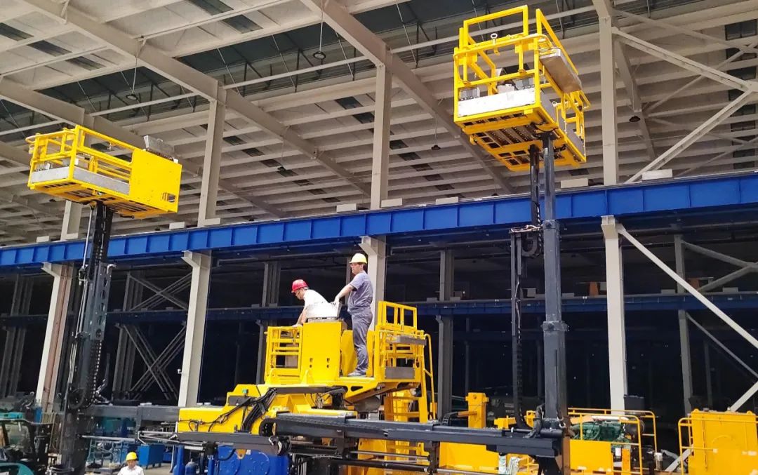 為鐵路運輸保駕護航！山河智能自主研制首套三平臺作業裝置成功交付