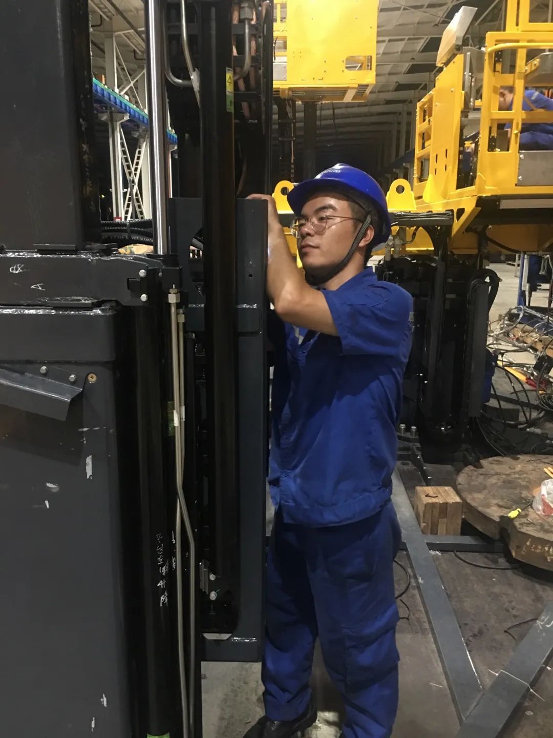 為鐵路運輸保駕護航！山河智能自主研制首套三平臺作業裝置成功交付