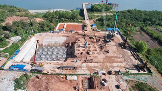 超級“樁”備實力亮劍！山河智能攜手武漢樂成建設攻克燕磯長江大橋復雜地層施工難題