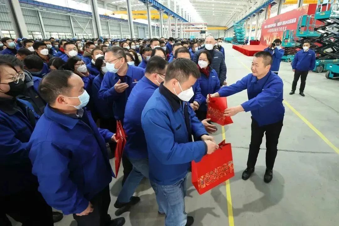 莫道君行早，更有早行人！山河智能癸卯兔年開工大吉