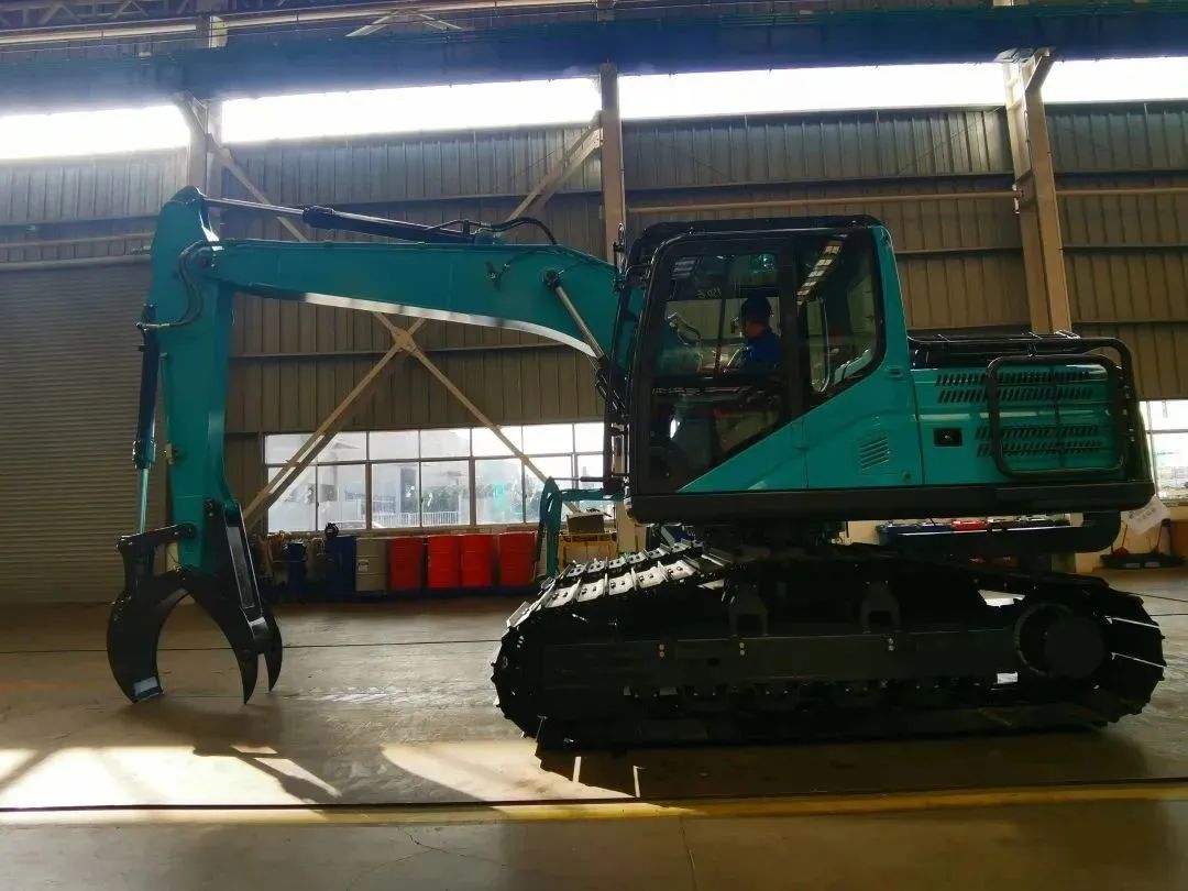 翻山越嶺，稱霸“武林”！山河智能首款中型林業挖掘機成功下線