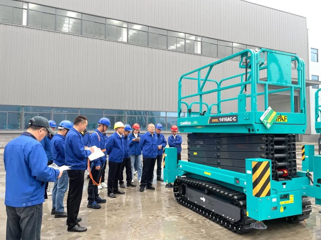 出廠即“出道”！山河智能首款履帶剪叉式高空作業平臺批量上市