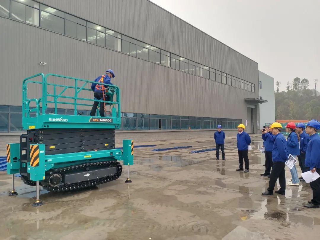 出廠即“出道”！山河智能首款履帶剪叉式高空作業平臺批量上市