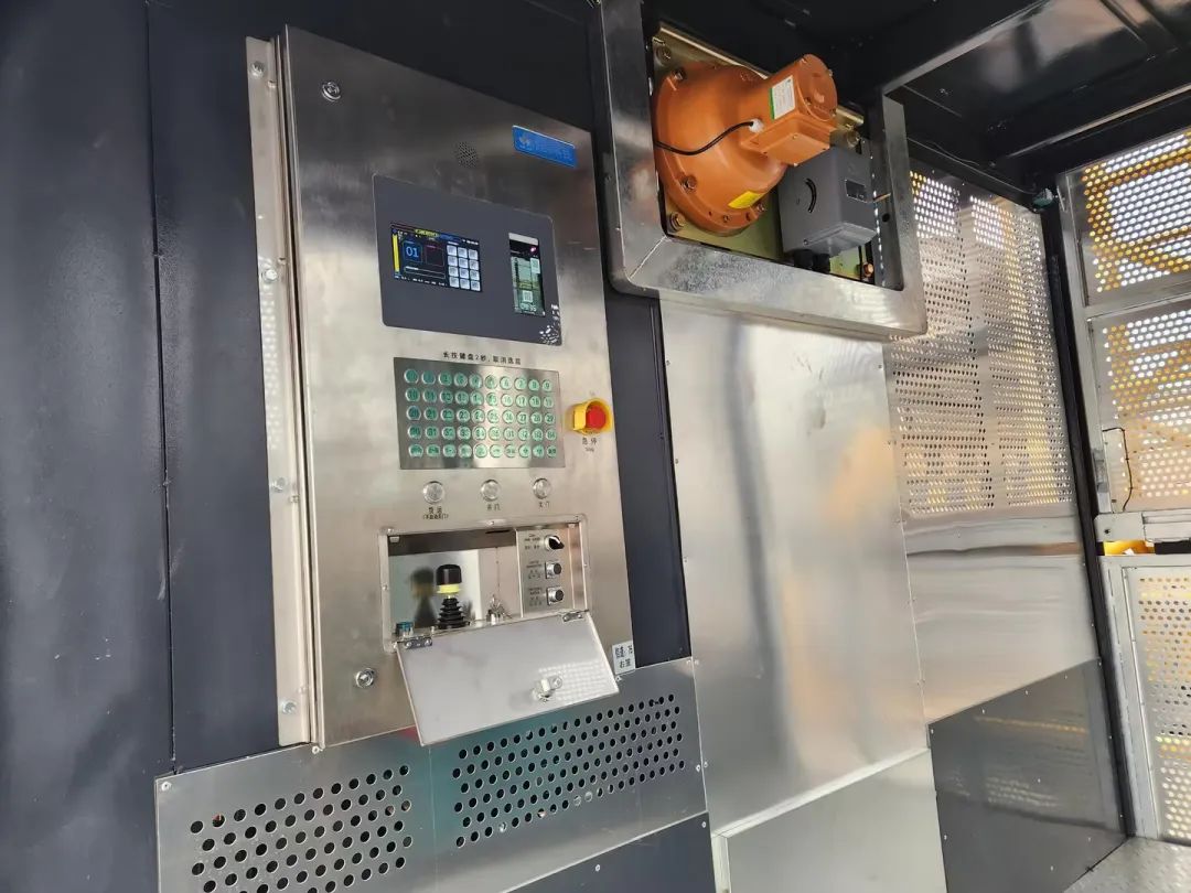 科技顯能、再添新品！山河江麓智能施工升降機成功下線