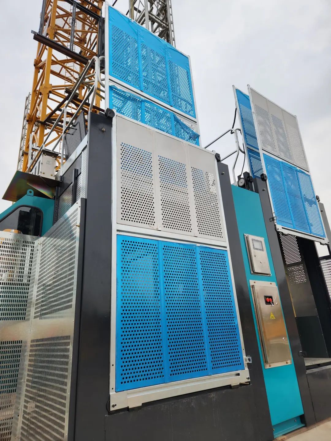 科技顯能、再添新品！山河江麓智能施工升降機成功下線