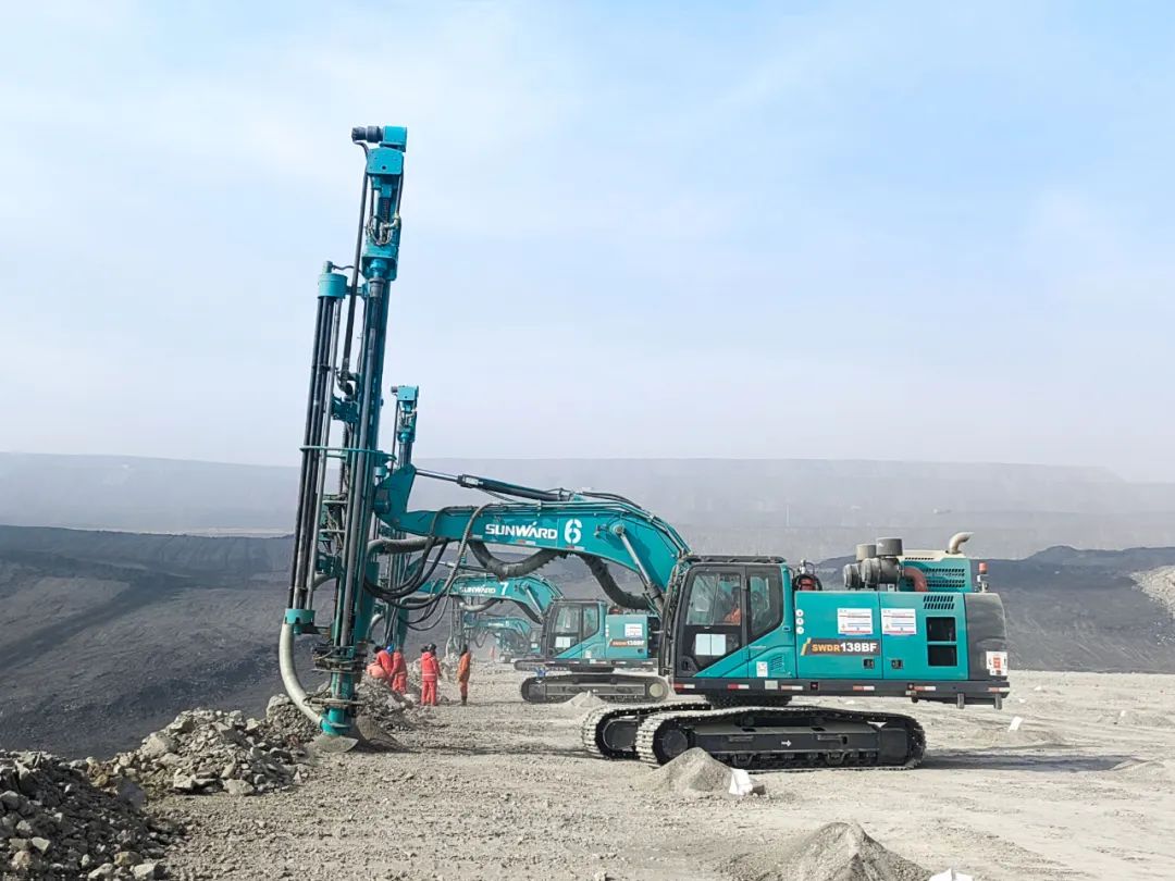 “綠色智能礦山建設專家”！山河智能全新一代切削潛孔一體式鉆機重拳出擊