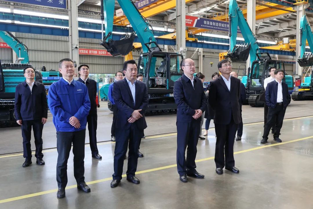 人社部黨組成員、副部長俞家棟考察調研山河智能