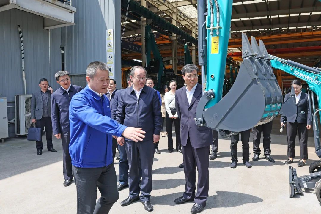 人社部黨組成員、副部長俞家棟考察調研山河智能