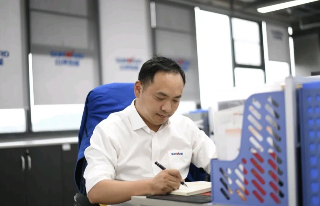 長沙市召開慶?！拔逡弧眹H勞動節大會，山河智能1個人1集體獲表彰！