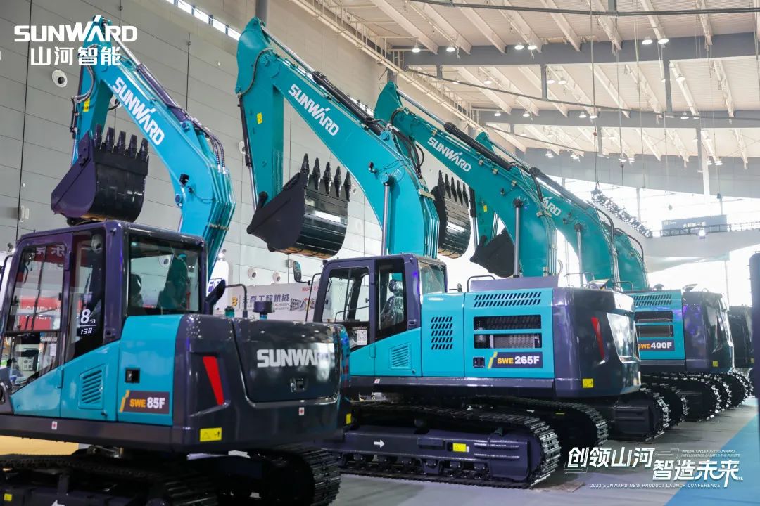 精品出擊、互動不斷！山河智能F系列挖掘機閃耀長沙展