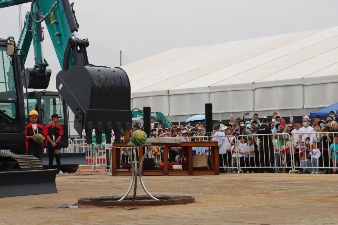 精品出擊、互動不斷！山河智能F系列挖掘機閃耀長沙展