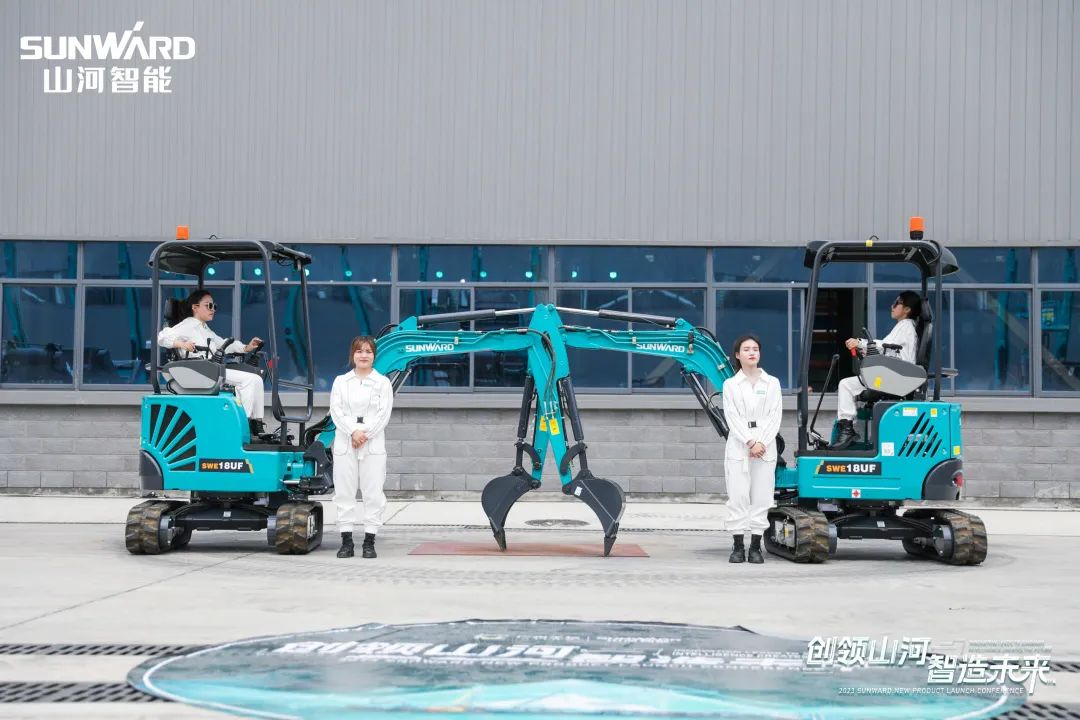 精品出擊、互動不斷！山河智能F系列挖掘機閃耀長沙展