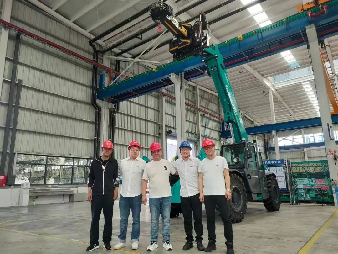 獨家定制！山河智能油缸更換機器人順利下線