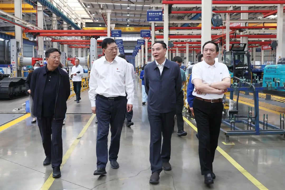 李文榮調研山河智能