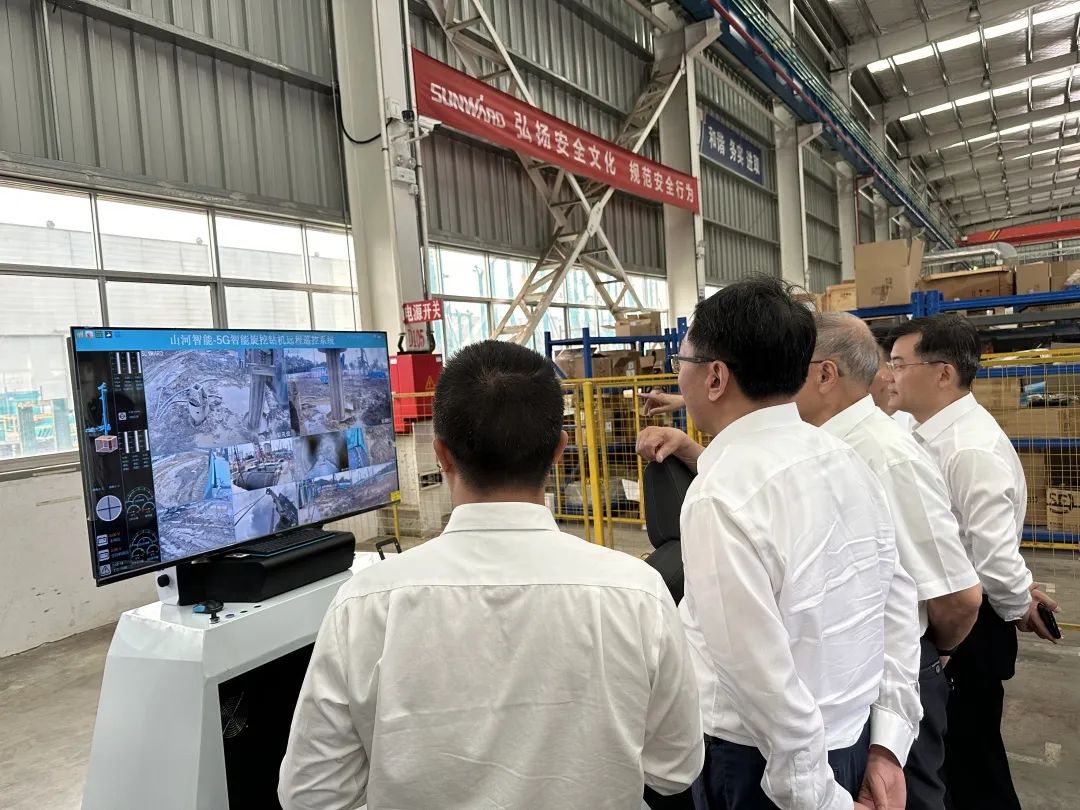 中國聯通集團副總經理梁寶俊到訪山河智能