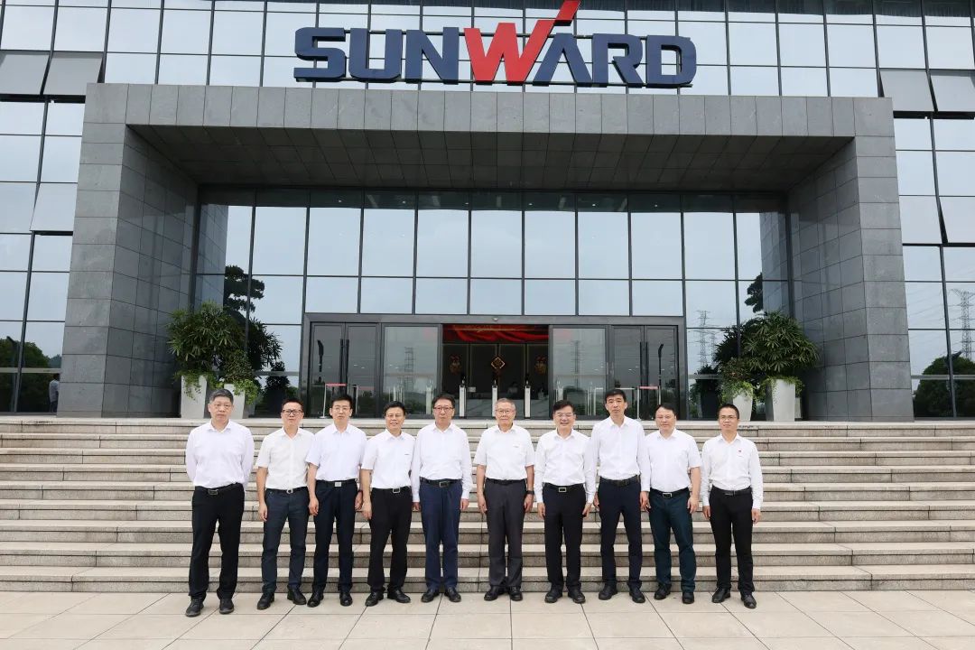 中國聯通集團副總經理梁寶俊到訪山河智能