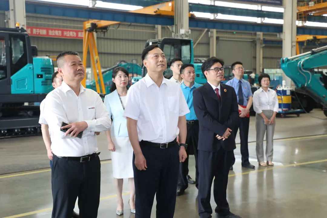 長沙市人民檢察院黨組書記、檢察長余湘文調研山河智能