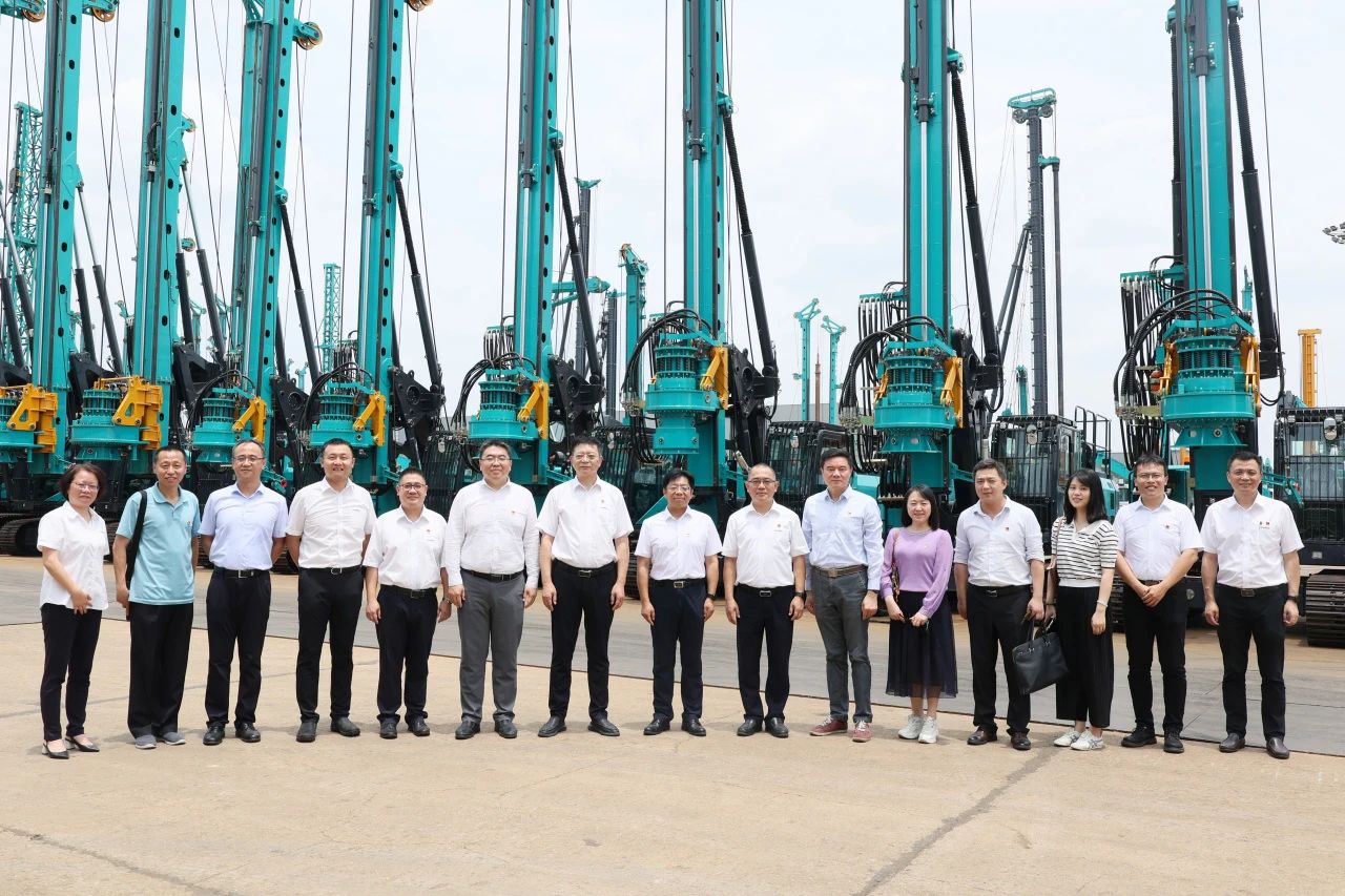 中國進出口銀行總行黨委委員、副行長李鈞一行調研山河智能