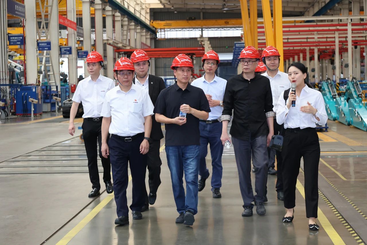 永青科技集團董事長胡曉東帶隊到訪山河智能