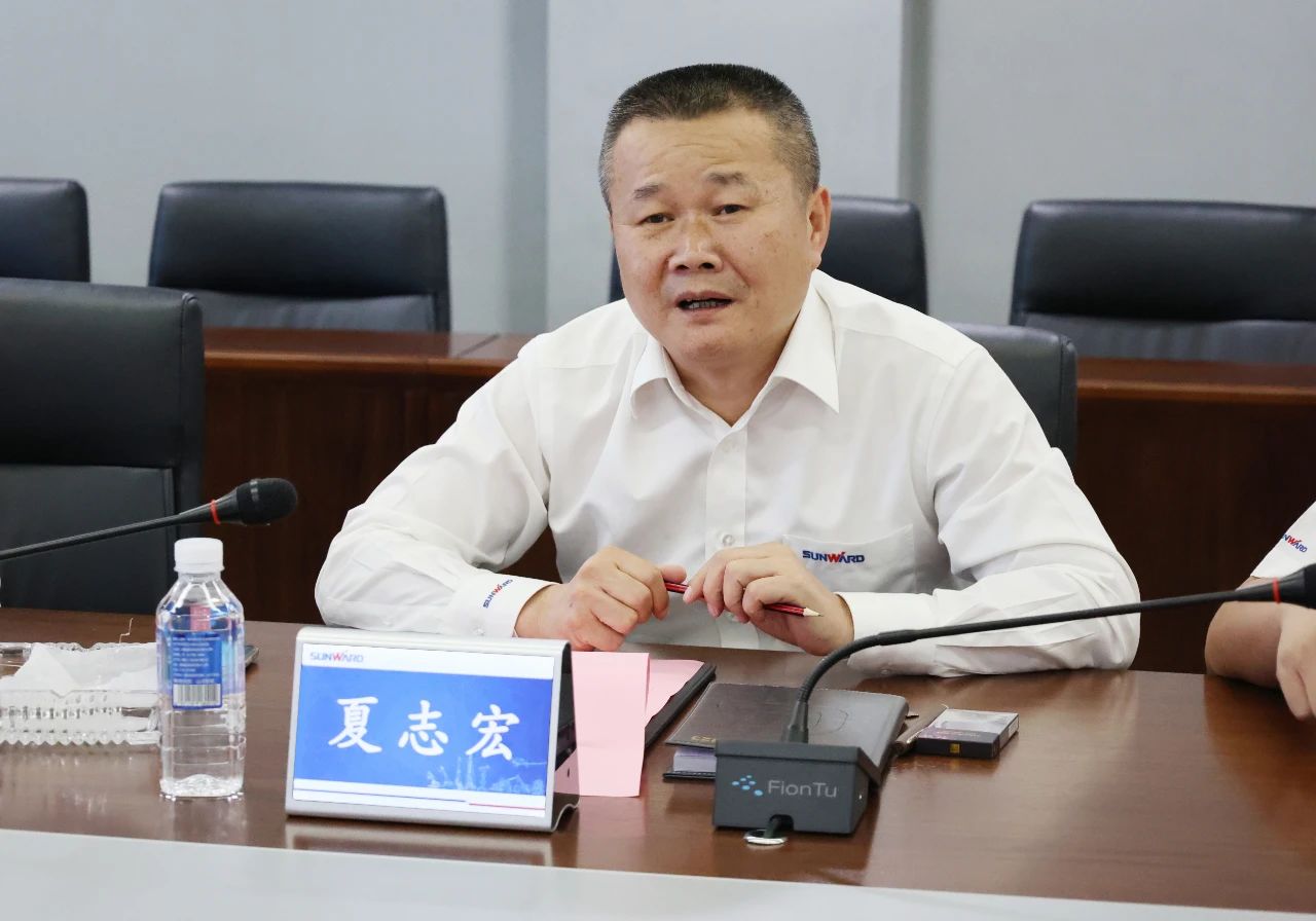 永青科技集團董事長胡曉東帶隊到訪山河智能