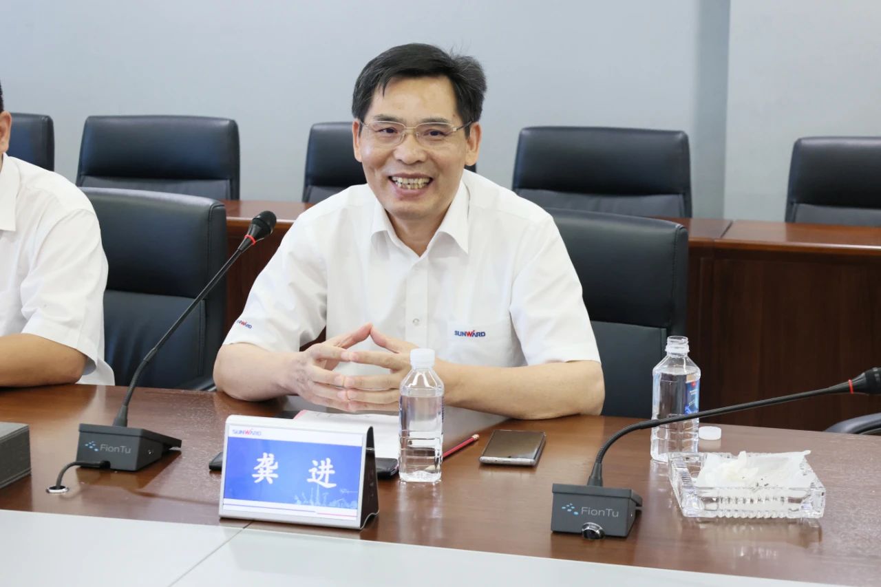 永青科技集團董事長胡曉東帶隊到訪山河智能