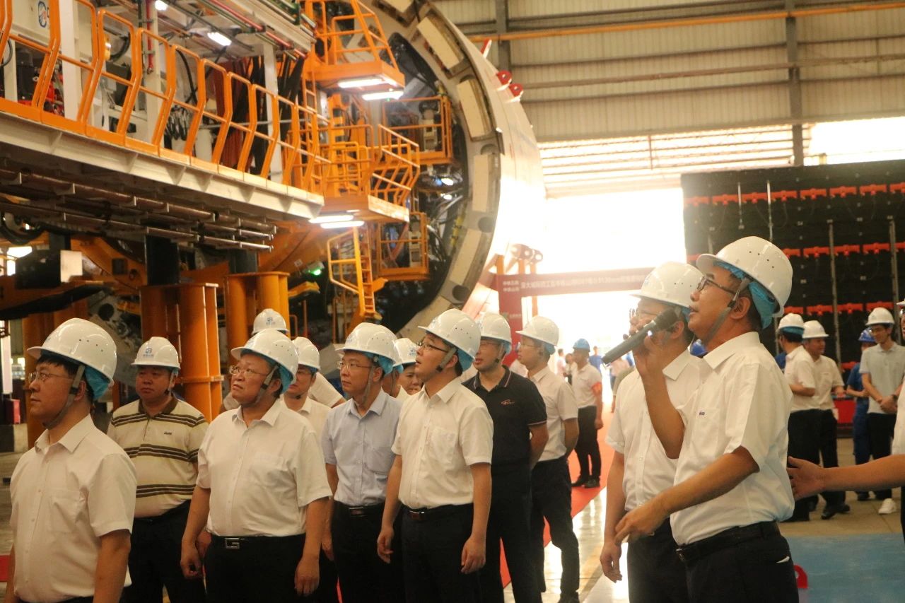 中鐵山河粵港澳大灣區首臺大直徑雙模盾構機成功下線