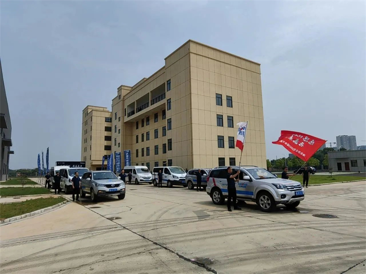 熱情似火，服務加碼！山河智能基礎裝備服務萬里行為您保駕護航