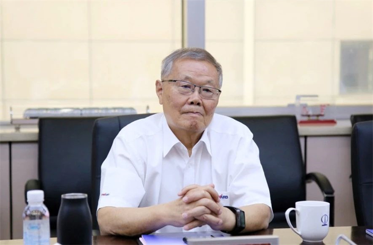 深化合作、共創輝煌！何清華帶隊拜訪中土集團