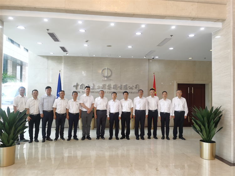 深化合作、共創輝煌！何清華帶隊拜訪中土集團