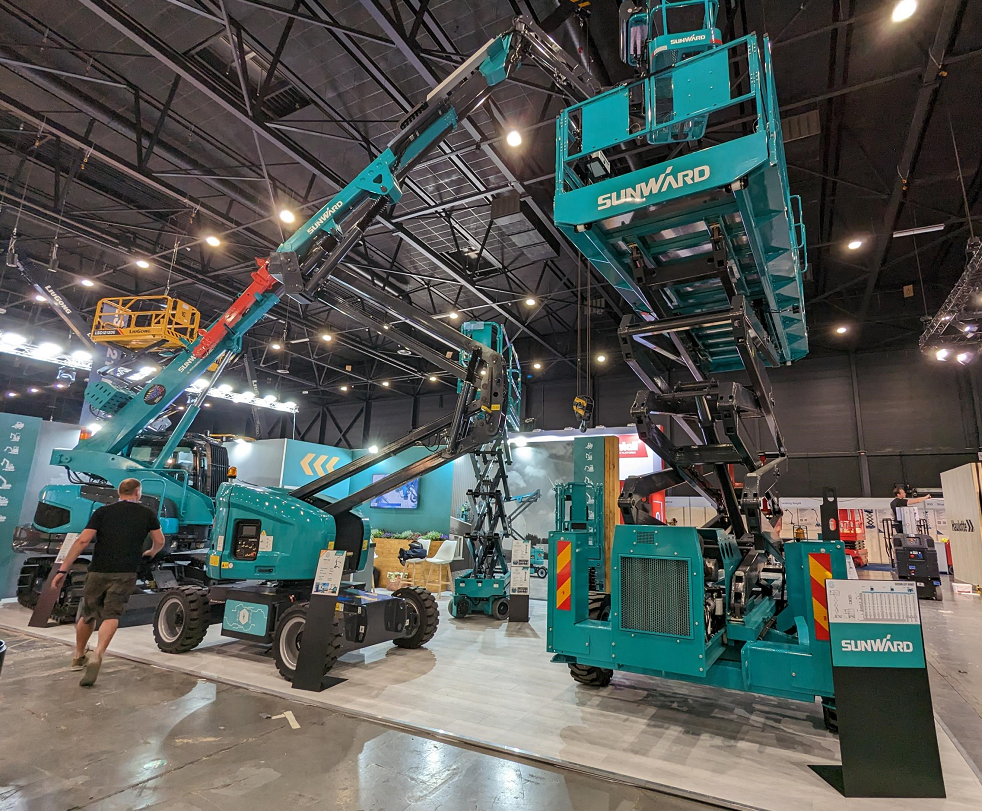 海外銷售同比增長超200%！山河智能高空機械闊步“出?！? width=