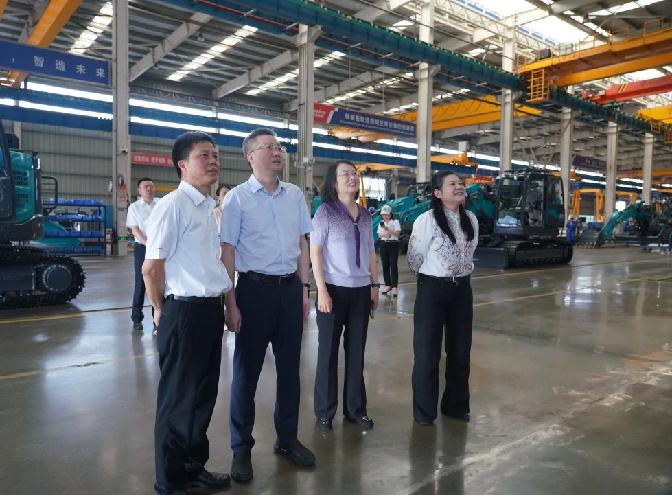 長沙市人民政府副市長、市工商聯主席康鎮麟調研山河智能