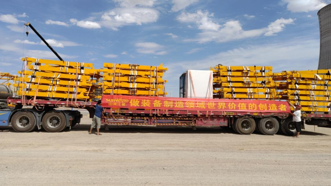 大漠戈壁展雄姿！山河江麓塔機助力常樂電廠項目