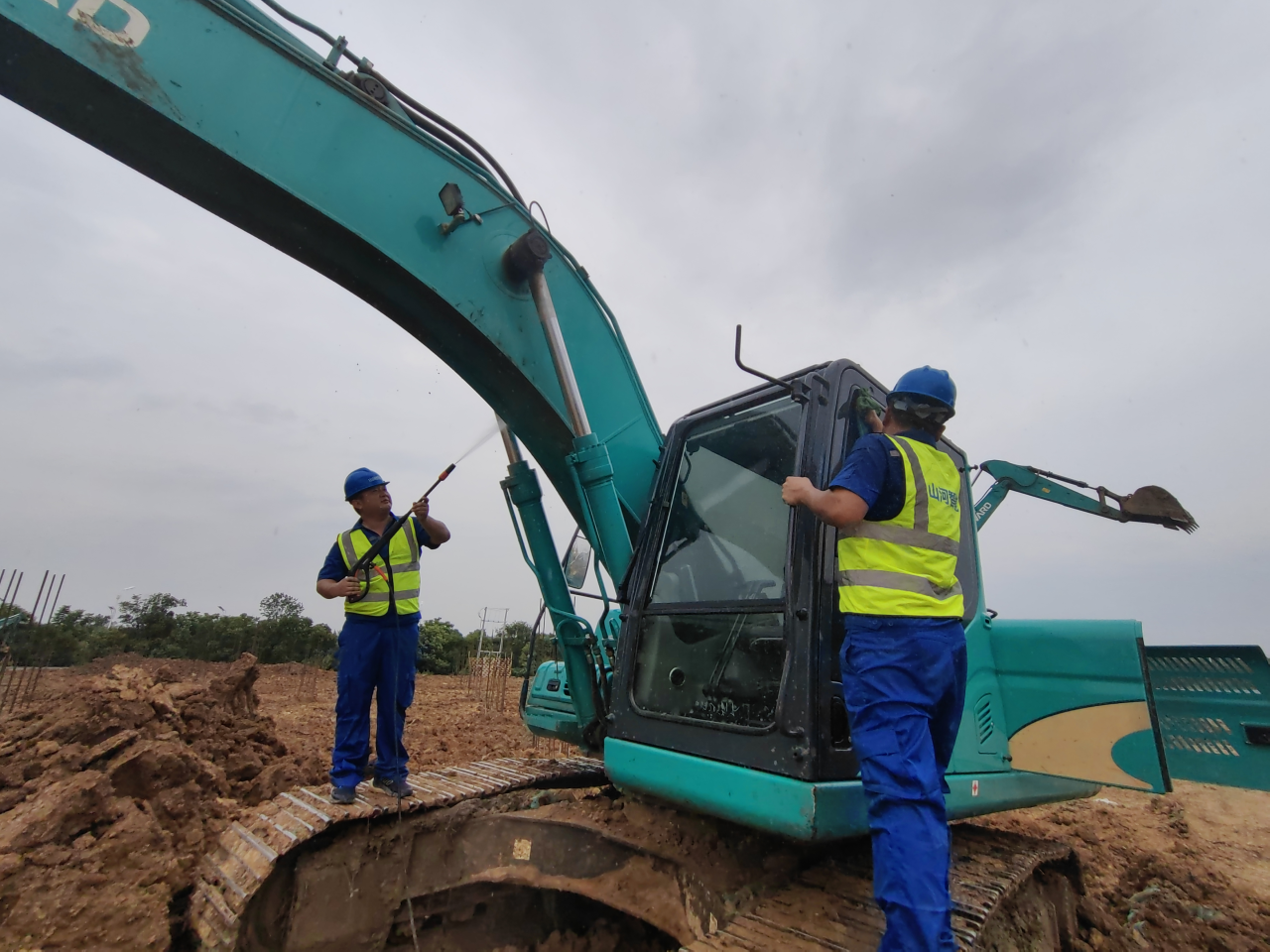 一線“熱”聞 | 專業售后，用心服務！山河智能挖掘機服務萬里行一直在路上